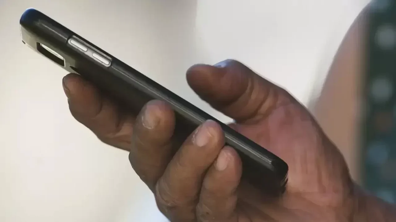 Youtuber viraliza ao revelar como funciona a censura em celulares norte-coreanos