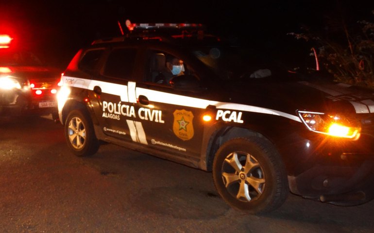 Polícia Civil prende em São Paulo mãe foragida por estupro de vulnerável em Inhapi