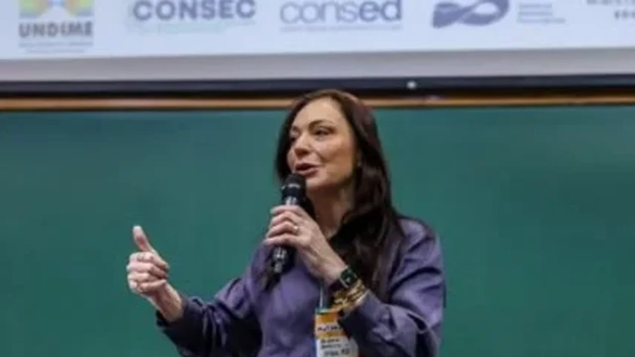 Saiba quem é a ex-secretária Roberta Oliveira, um dos alvos do MP que apura desvios de recursos da Educação