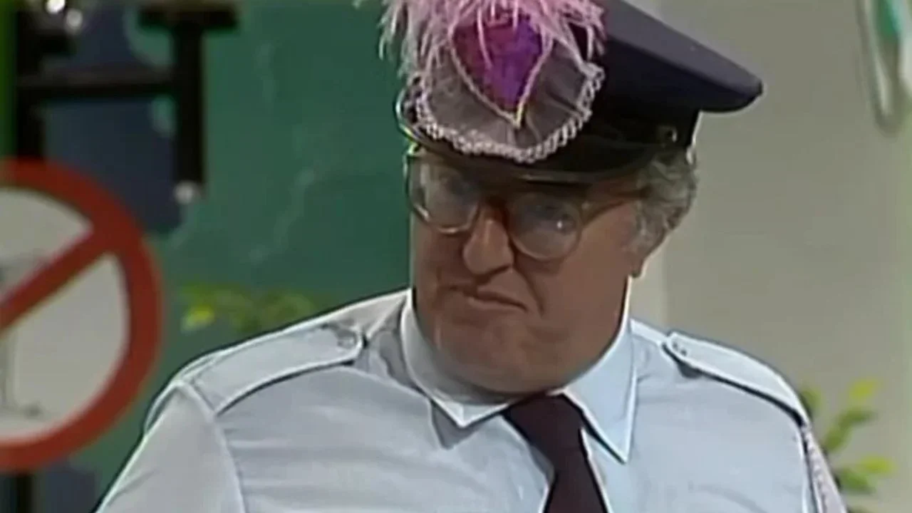 Humorista Roberto Marquis, o Guarda Juju, morre aos 83 anos