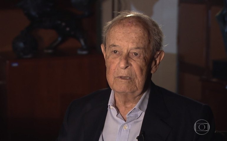 Aos 99 anos, o &#8216;banqueiro invisível&#8217; ainda dá as cartas