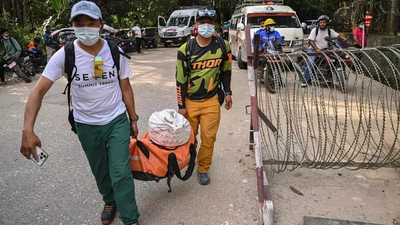 Papa pede ajuda às vítimas de tragédia no Nepal e fim da violência no Haiti