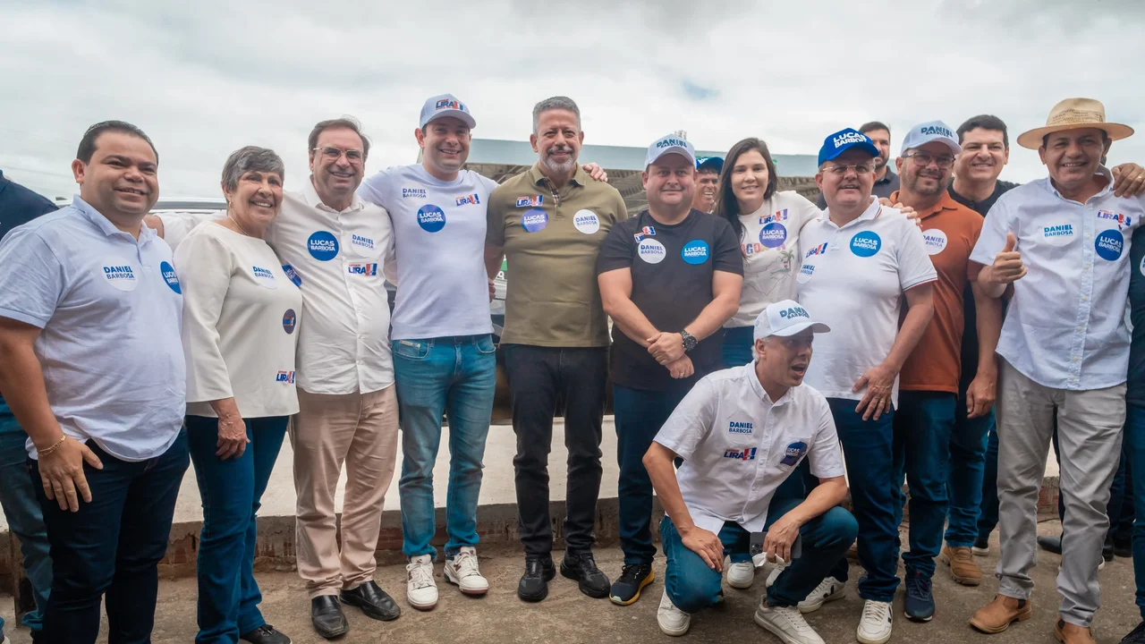 Forte para o Senado: com Luciano Barbosa, Daniel, Lucas e Célia Rocha, Arthur Lira reúne centenas em grande adesivaço em Arapiraca
