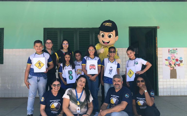 Educação no trânsito é o tema de atividades de escola da zona rural