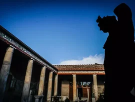 Guarda de Pompeia é preso sob acusação de violentar turista adolescente
