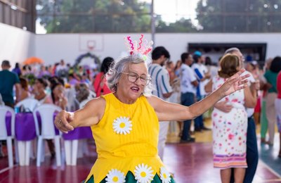 Baile da Primavera reúne cerca de 500 idosos em tarde de música, alegria e integração em Arapiraca
