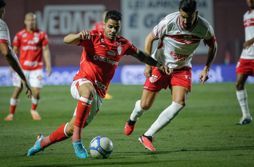 CRB leva gol no fim, perde por 1 a 0 para o Vila Nova e segue sem vencer na Série B