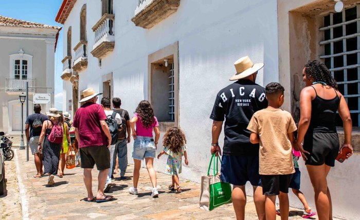 Turistas apreciam a riqueza do patrimônio de Penedo