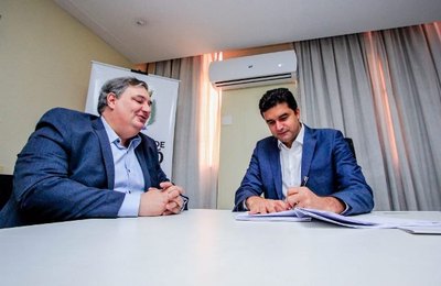 Prefeito Rui Palmeira contrata recursos para obras na parte alta de Maceió