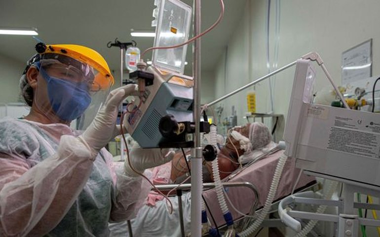 Três hospitais em compasso de espera