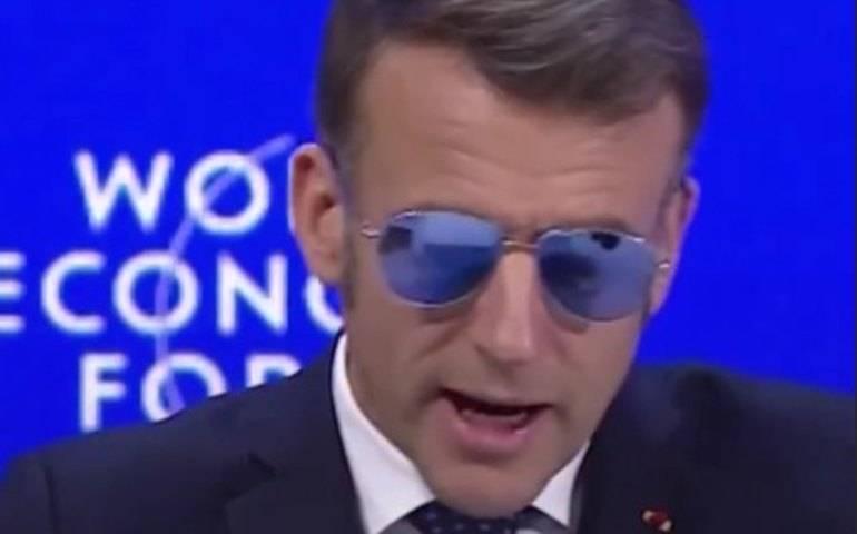Por que Macron usou óculos escuros durante discurso no Fórum Econômico Mundial?