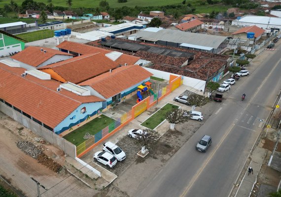 Mais ampla, moderna e tecnológica Escola Municipal Peixinho Dourado em entregue à população de Lagoa da Canoa