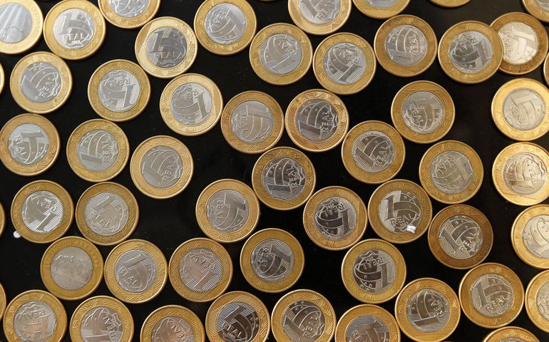 Juros: DIs saltam com indefinições da equipe econômica de Lula e exterior