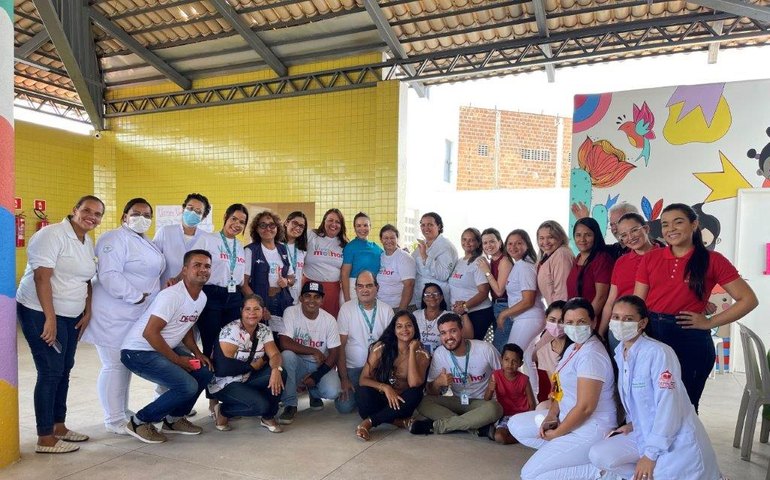Coringa leva cafezinho e refresco a comunidades do Programa Viver Melhor, em Arapiraca