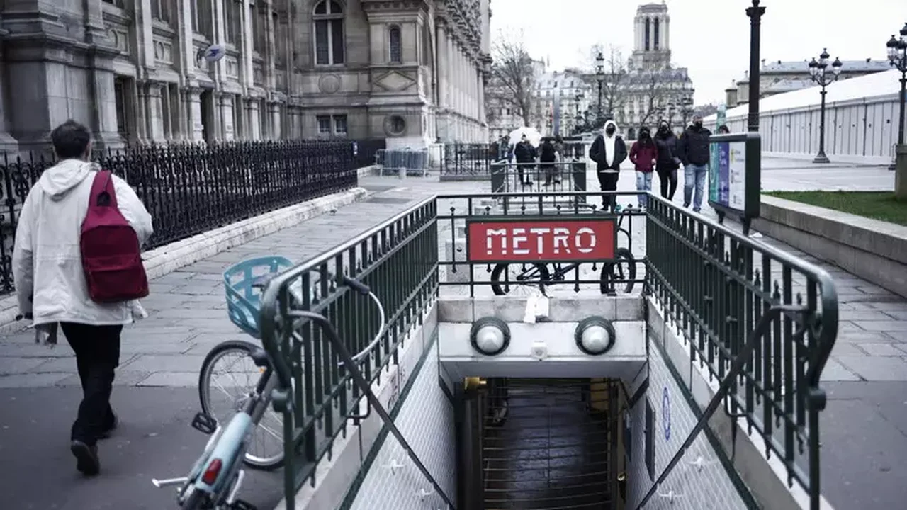 3 mulheres são esfaqueadas em diversas estações do metrô de Paris