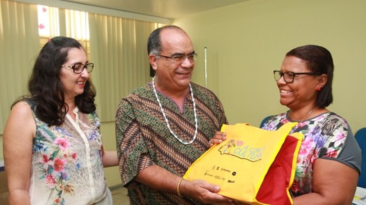 Escolas da rede estadual recebem 300 kits do Projeto A Cor da Cultura