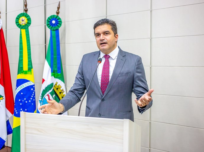 Cobrança ilegal: taxa de esgoto pela BRK é motivo de denúncia de Rui na Câmara