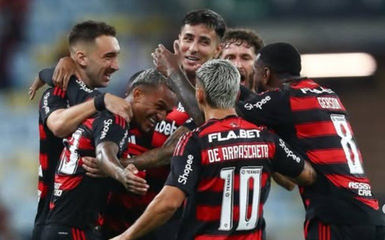 Flamengo derrota Fluminense por 2 a 1 e fica perto do título carioca