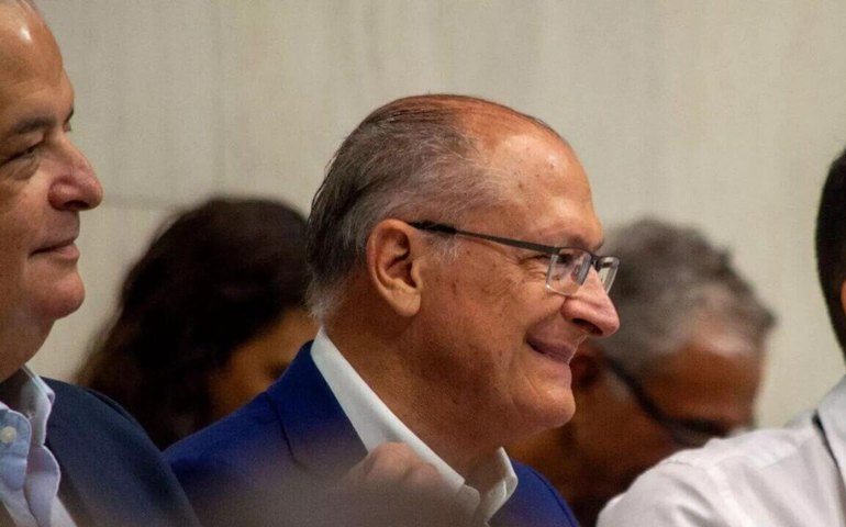 Alckmin defende diálogo com EUA após tarifa de 50% sobre o aço