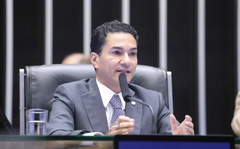 Presidente do Republicanos admite possível apoio à oposição ou neutralidade em 2026