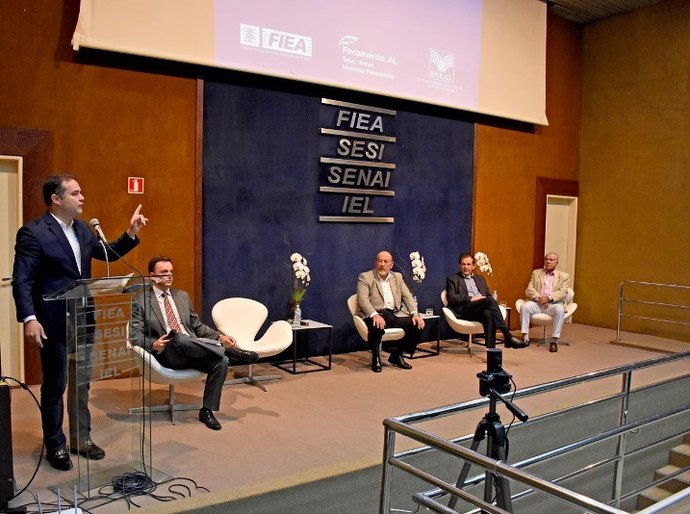 Renan Filho garante a empresários que AL estará melhor ao final da crise da economia nacional