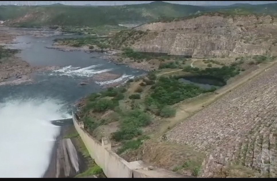 Chesf abre duas comportas da Hidrelétrica de Xingó 