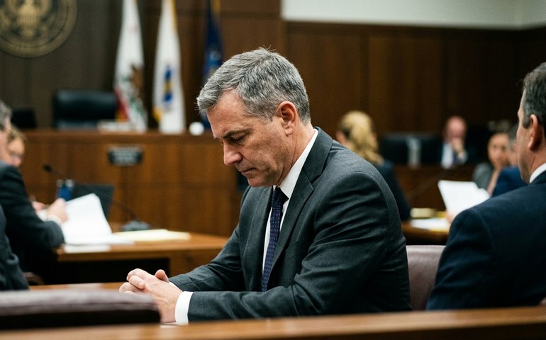 Fundador da Evergrande admite fraude e suborno em tribunal chinês