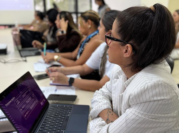 Alagoas Lilás: comitê gestor debate expansão da política de atendimento às mulheres