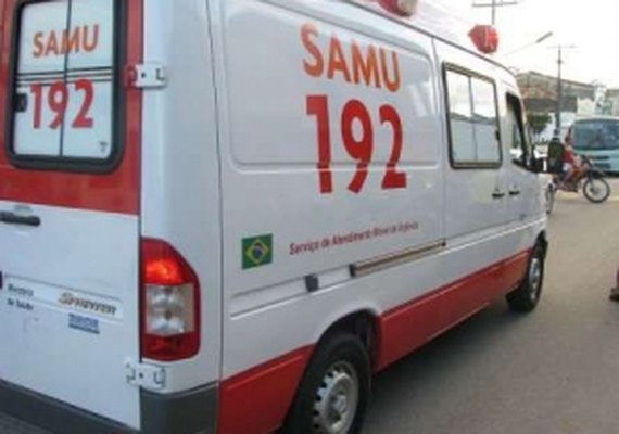 Populares apedrejam homem acusado de esfaquear mulher