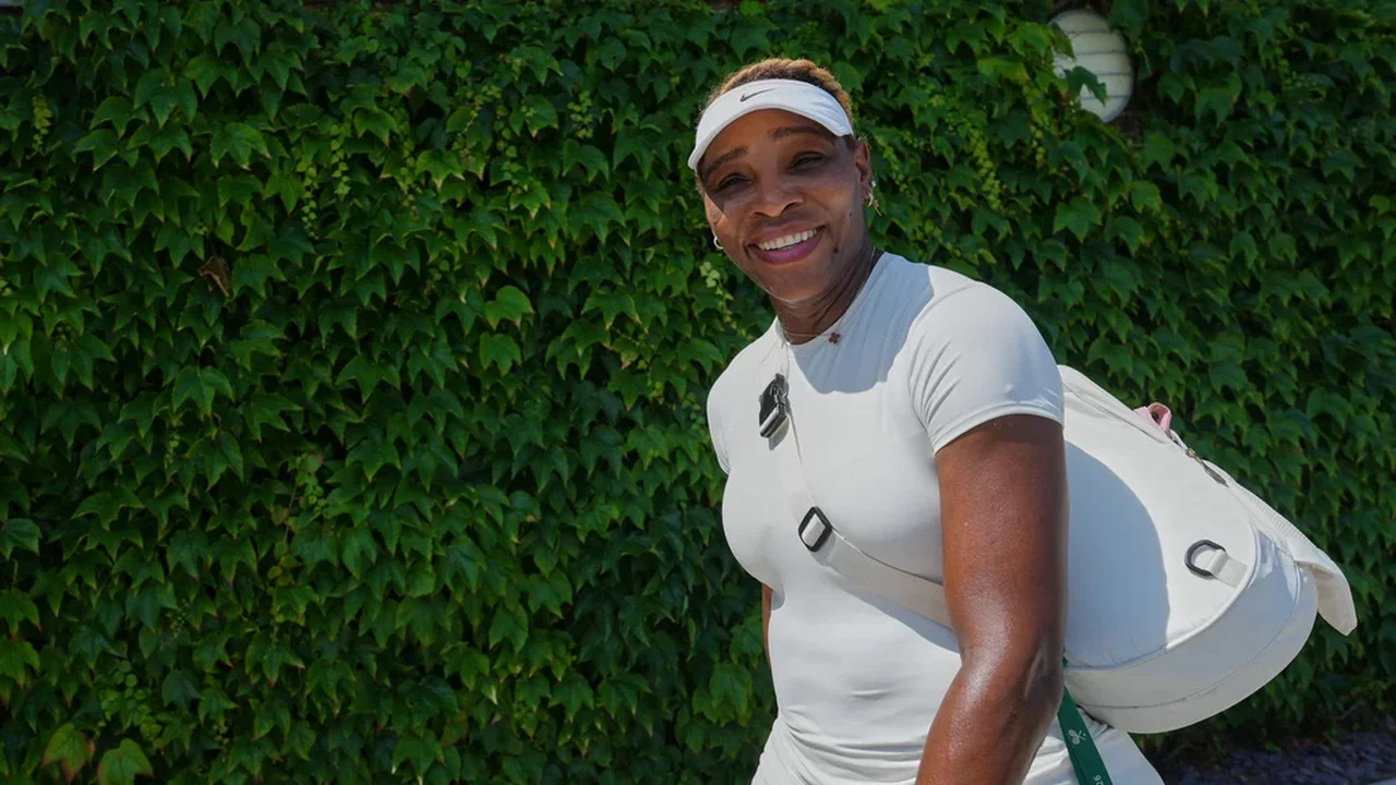 Serena Williams enfrenta Maya Joint, de 20 anos, em sua primeira partida de simples em Wimbledon em 4 anos.