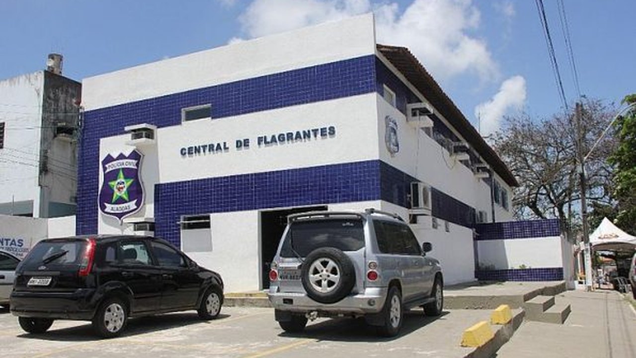Homem é preso em flagrante após retirar criança de condomínio e oferecer álcool à vítima em Satuba