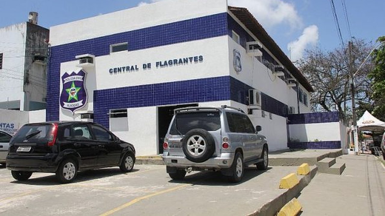 Mulher quebra ala infantil de UPA em Maceió e acaba presa; filha tinha sinais de maus-tratos