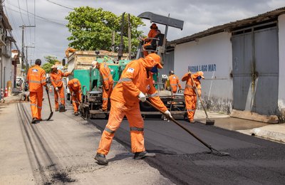 Por toda a cidade, trabalhadores de obras da Prefeitura de Maceió transformam a realidade da capital