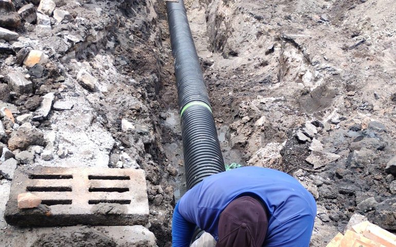 Seminfra realiza intervenção no sistema de drenagem na Ponta Grossa