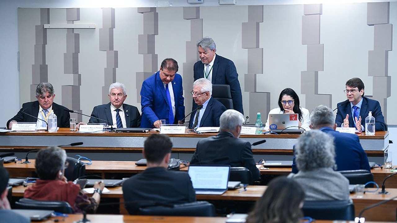 Debatedores defendem em seminário regulamentação de inteligência artificial