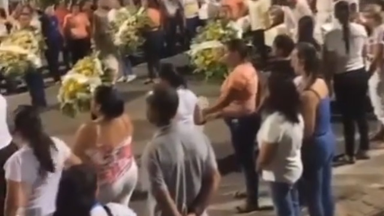 Tristeza e comoção no enterro das quatro crianças mortas em incêndio na cidade de Canapi