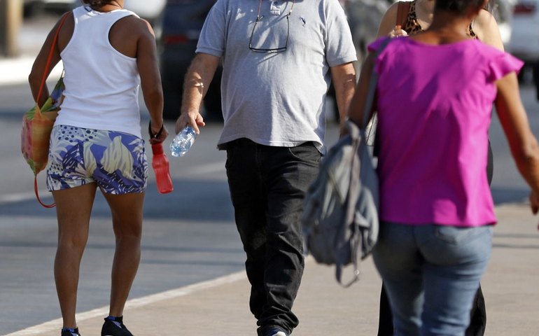 Inmet divulga novo aviso para onda de calor até quarta-feira