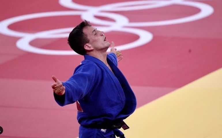 Daniel Cargnin presta homenagem ao RS, mas perde disputa do bronze no Mundial de Judô