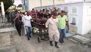 Corpo de Augusto Júnior é sepultado / Foto: Divulgação