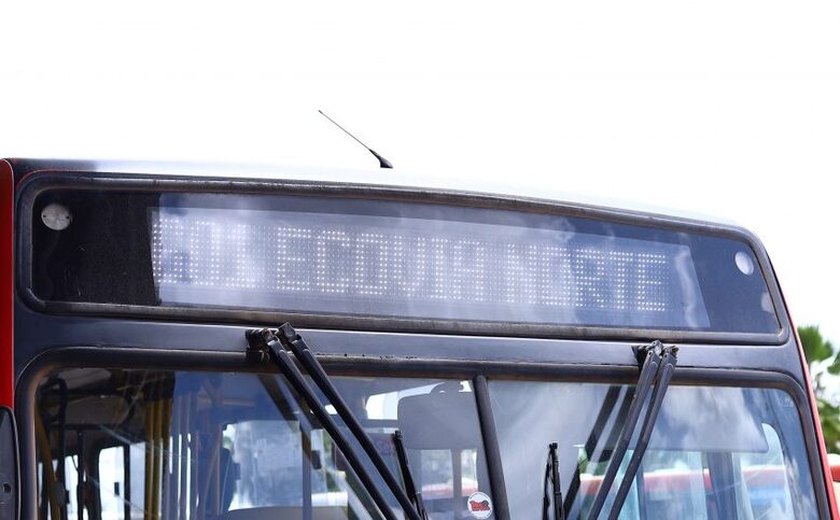 SMTT atende usuários e reforça linhas de ônibus da capital