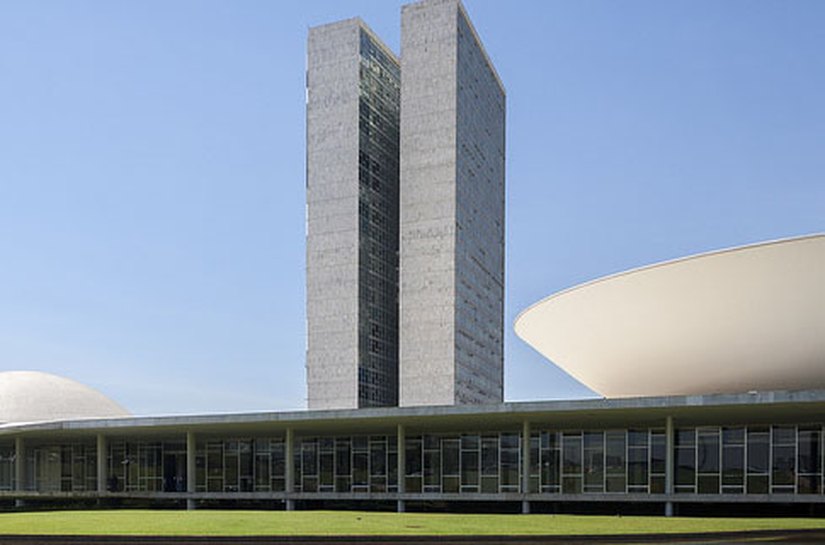 Câmara aprova urgência de projeto que trata de contratações firmadas pelo poder público