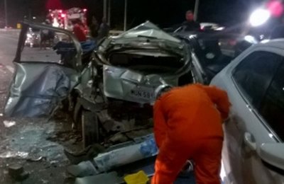 Carreta desgovernada bate em 5 carros na Ponte Divaldo Suruagy