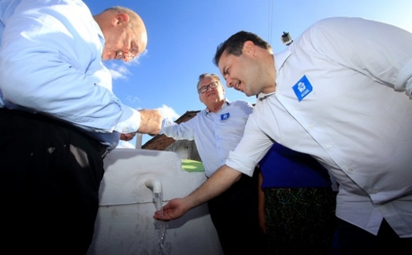 Governador e ministro entregam mais de 8 mil cisternas em Santana do Ipanema