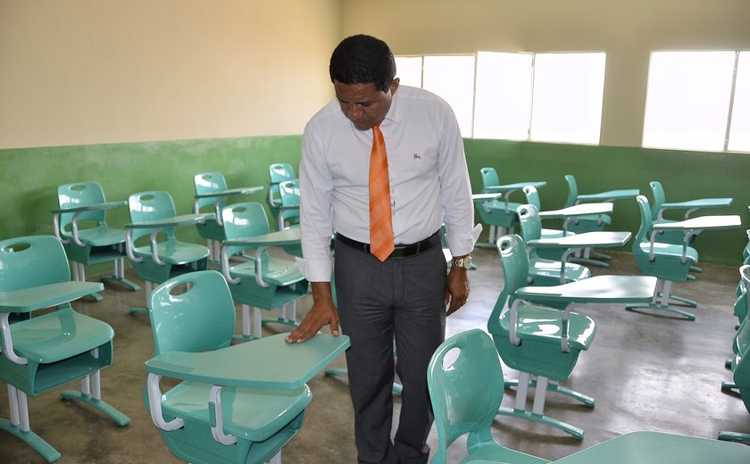 Prefeitura inaugura melhorias na Escola Douglas Apratto, em Palmeira