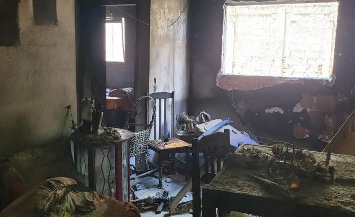 Apartamento destruído pelas chamas no Benedito Bentes