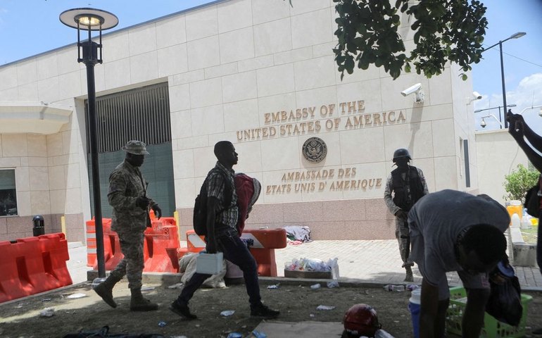 EUA ordenam que funcionários do governo e familiares deixem o Haiti