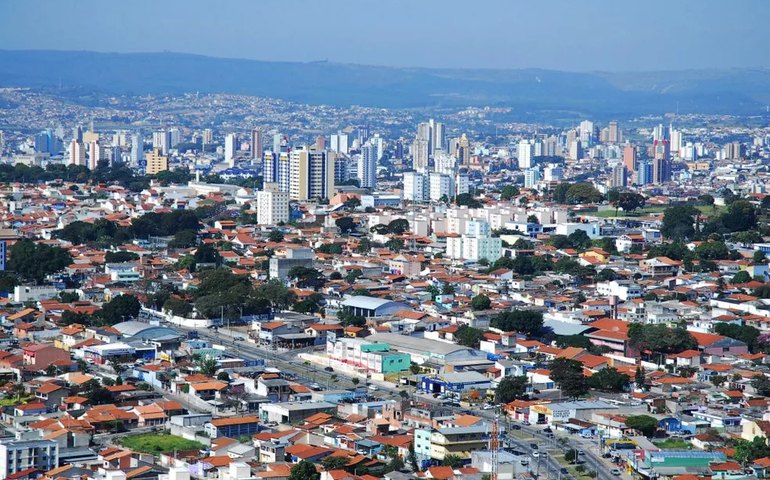 Justiça suspende pagamento milionário por fraude em licitação de material escolar