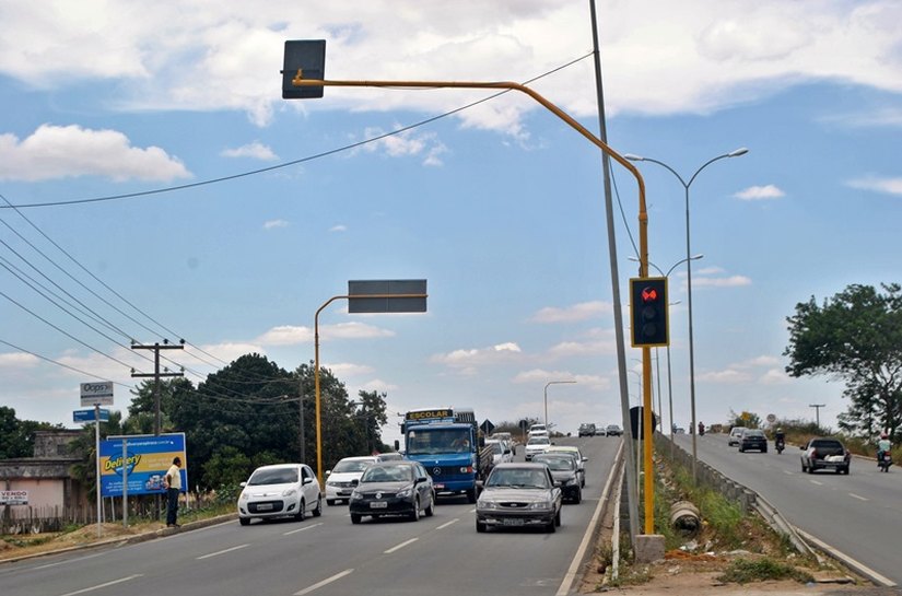 Com apoio do DER, SMTT de Arapiraca faz manutenção de semáforos na AL-220