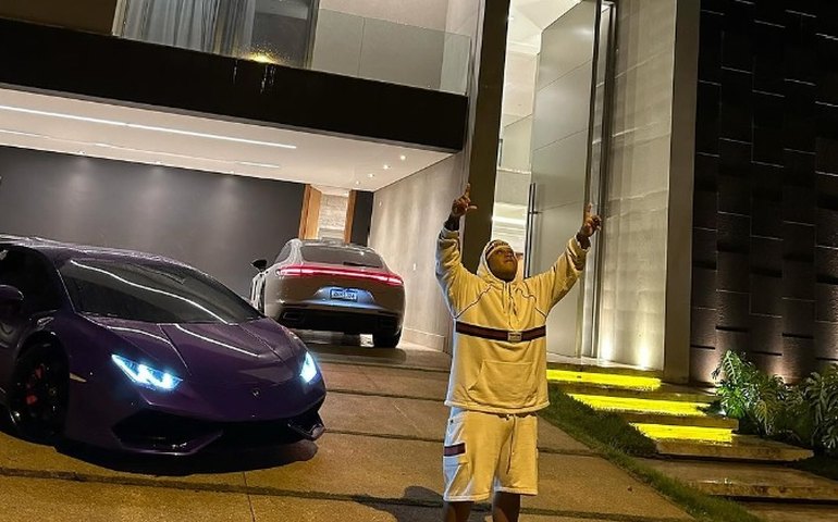 'Tudo pode acontecer', diz MC Ryan ao mostrar mansão em condomínio de luxo da Grande SP