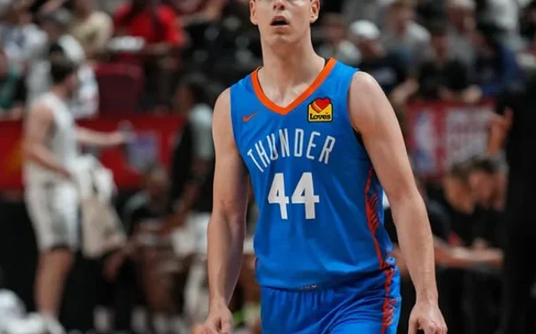 Após câncer e lesão, Nikola Topić estreia na NBA pelo Thunder